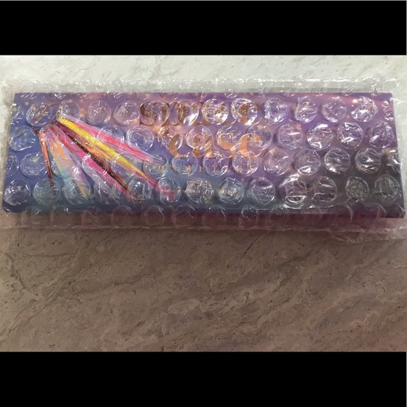 SPACE CASE COSMETICS Custom Eyeshadow Palette - Picture 8 of 10